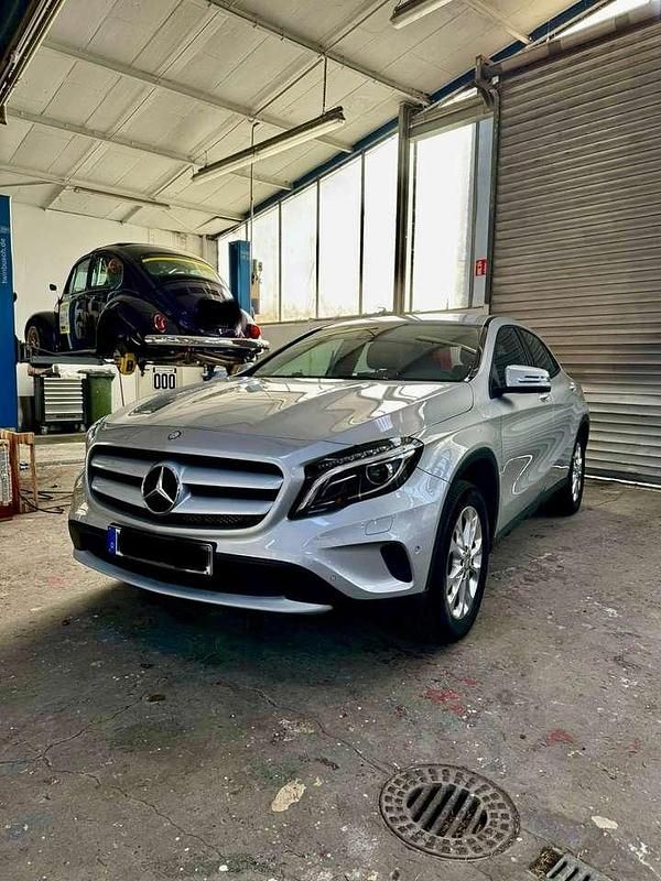 Silber Gebraucht 2014 Mercedes GLA200 Edition 1 SUV | 16.499 € (Fairer Preis) - Bild 1/4