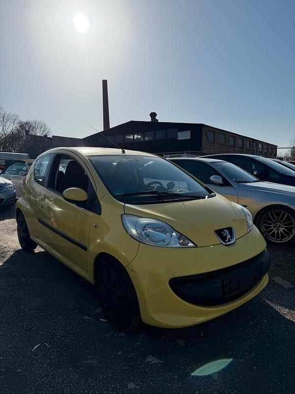 Gebraucht Peugeot 107 70 PS (51 kW) 2005 Gelb Kleinwagen
