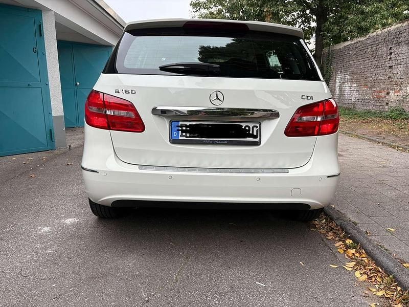 Gebraucht Mercedes B180 109 PS (80 kW) 2014 Van / Kleinbus