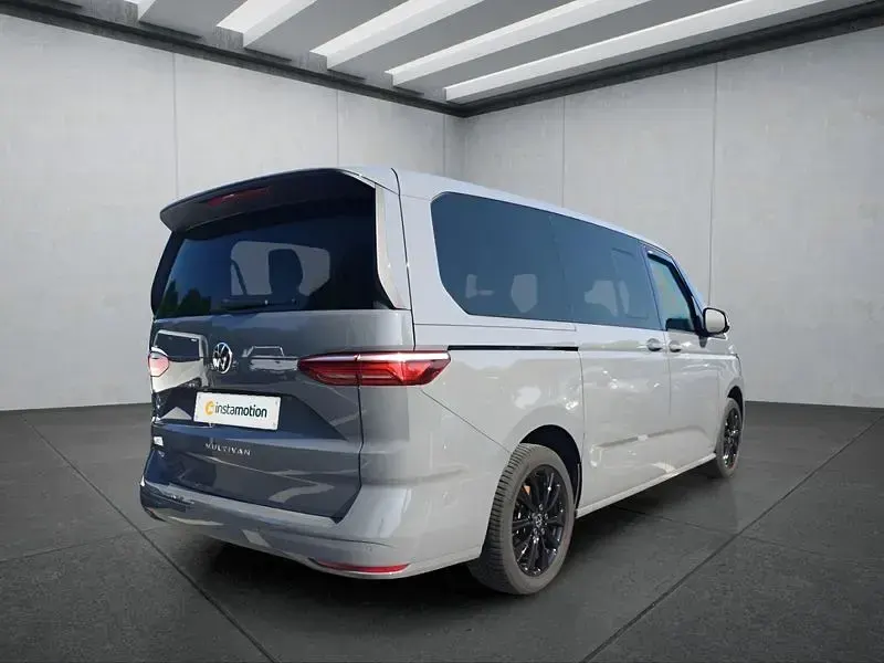 Gebraucht VW Multivan 150 PS (110 kW) 2024 Grau Van / Kleinbus