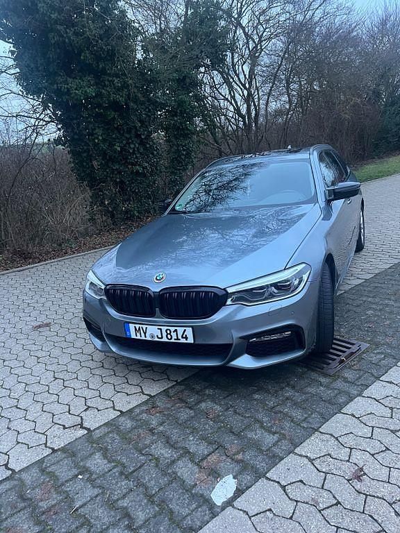 Grau Gebraucht 2017 BMW 520 M Sport Kombi | 19.900 € (Fairer Preis) - Bild 1/4