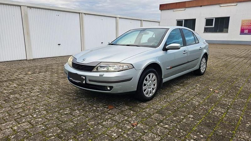 Grau Gebraucht 2001 Renault Laguna II Initiale Limousine | 1.300 € (Superpreis) - Bild 1/4