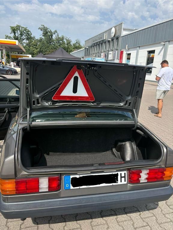 Gebraucht Mercedes 190 122 PS (89 kW) 1986 Grau Limousine