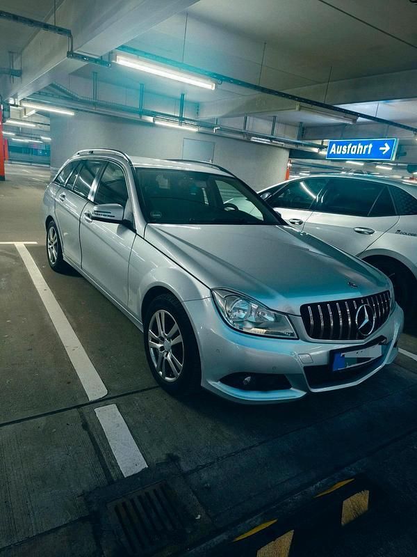 Gebraucht Mercedes C200 136 PS (100 kW) 2012 Grau Kombi