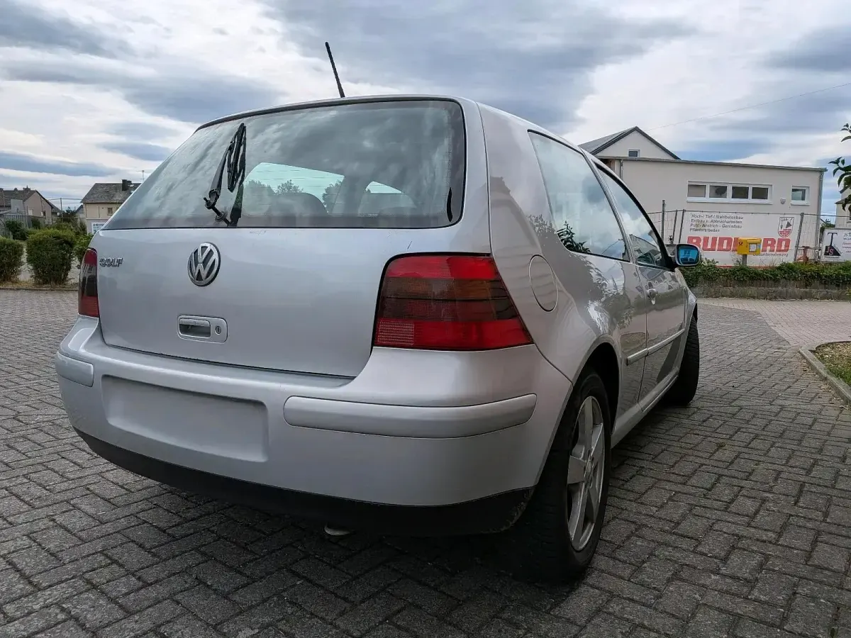 Gebraucht VW Golf III 125 PS (91 kW) 1998 Silber Limousine
