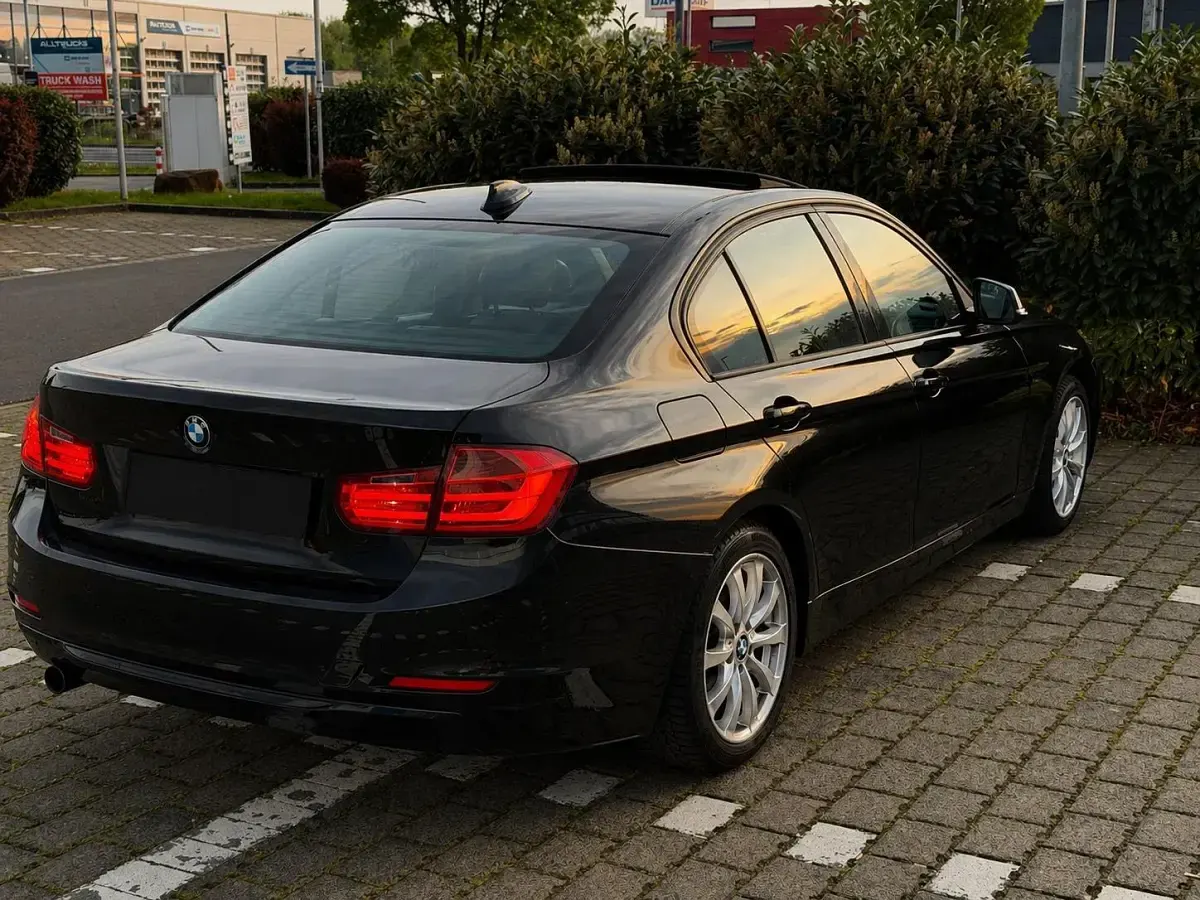 Gebraucht BMW 320 104 PS (76 kW) 2013 Schwarz Limousine