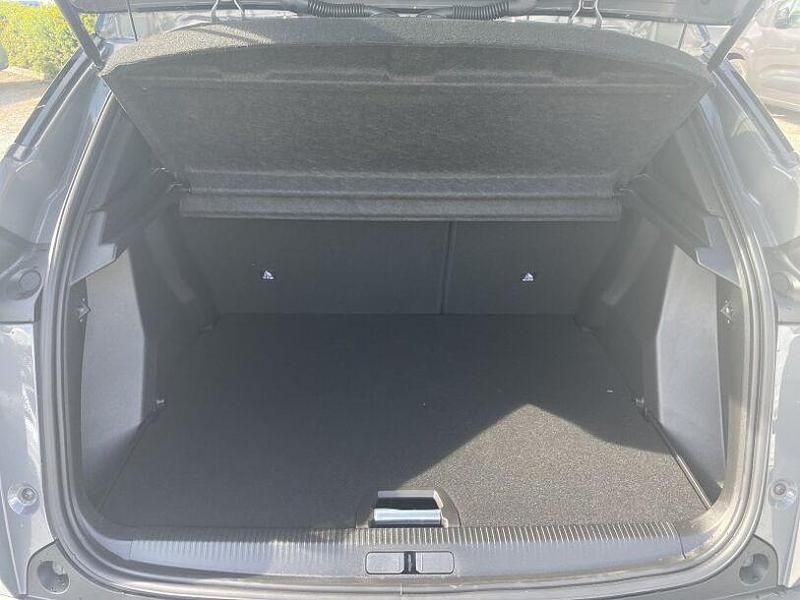 Gebraucht Peugeot e-2008 GT 114 kW (156 PS) 2024 Met selenium grau SUV