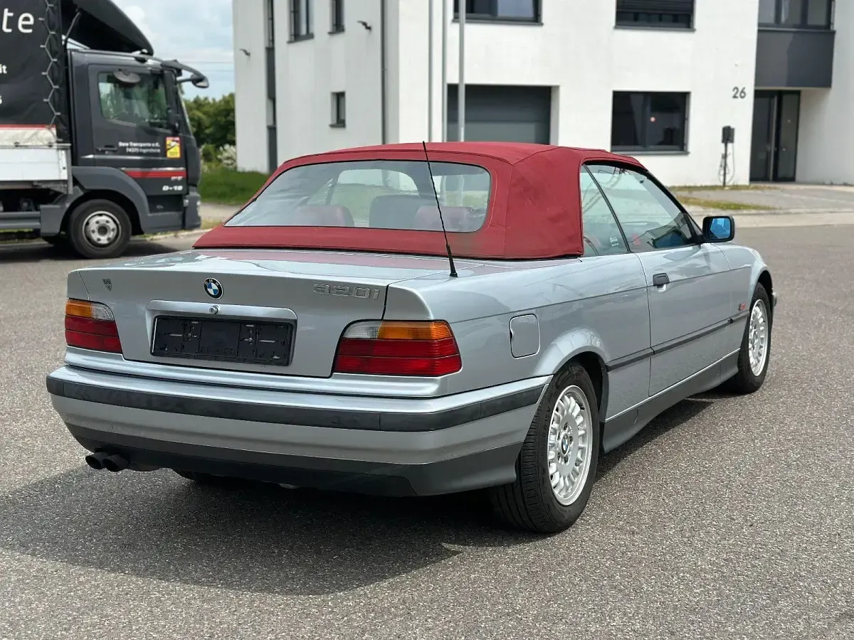 Gebraucht BMW 320 Cabriolet 150 PS (110 kW) 1996 Silber Cabrio