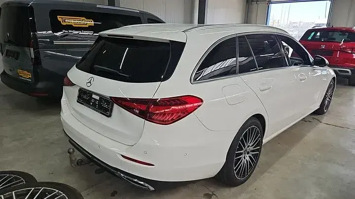 Gebraucht Mercedes C220 Avantgarde 197 PS (144 kW) 2024 Weiß Limousine