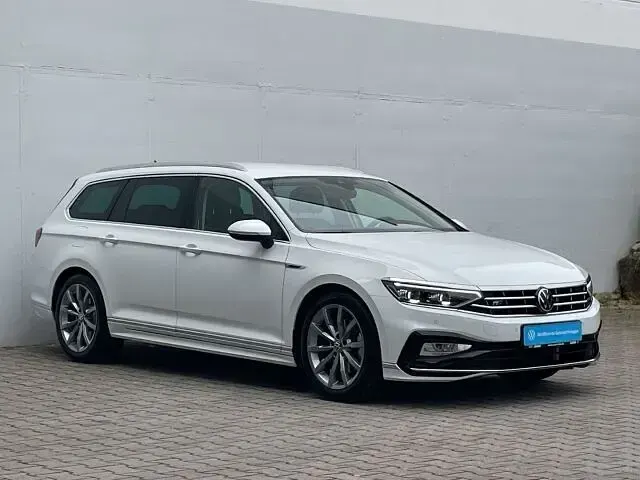 Gebraucht VW Passat R-line 190 PS (139 kW) 2021 Pure white Kombi