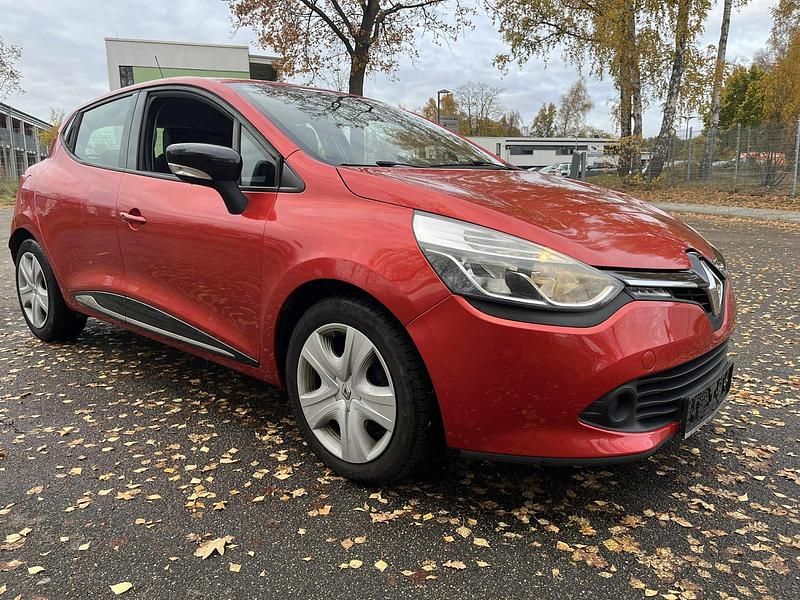 Rot Gebraucht 2014 Renault Clio IV Dynamique Kleinwagen | 6.390 € (Fairer Preis) - Bild 1/4