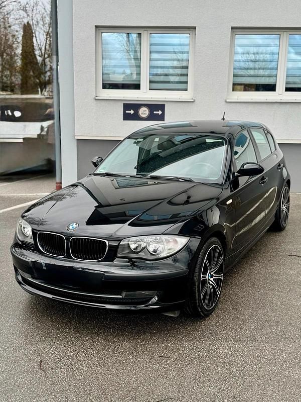 Gebraucht BMW 116 122 PS (89 kW) 2009 Schwarz Kleinwagen