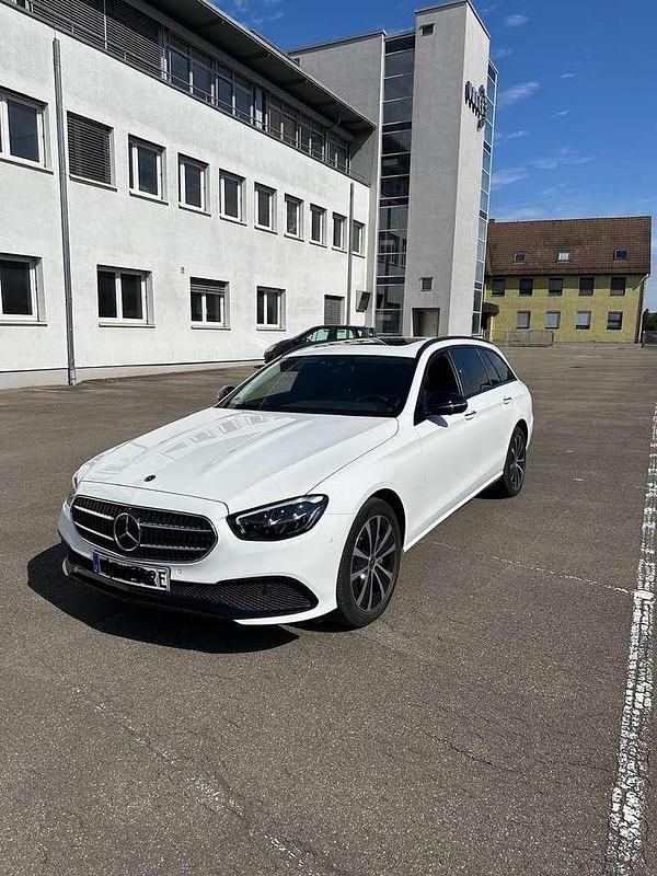 Gebraucht Mercedes E300 Avantgarde 320 PS (235 kW) 2022 Weiß Kombi