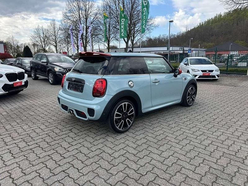 Gebraucht Mini Cooper S 192 PS (141 kW) 2019 Sonderlack ice blue Kleinwagen