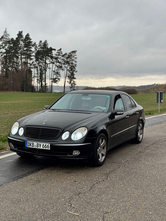 Gebraucht Mercedes E500 Avantgarde 306 PS (225 kW) 2004 Schwarz Limousine