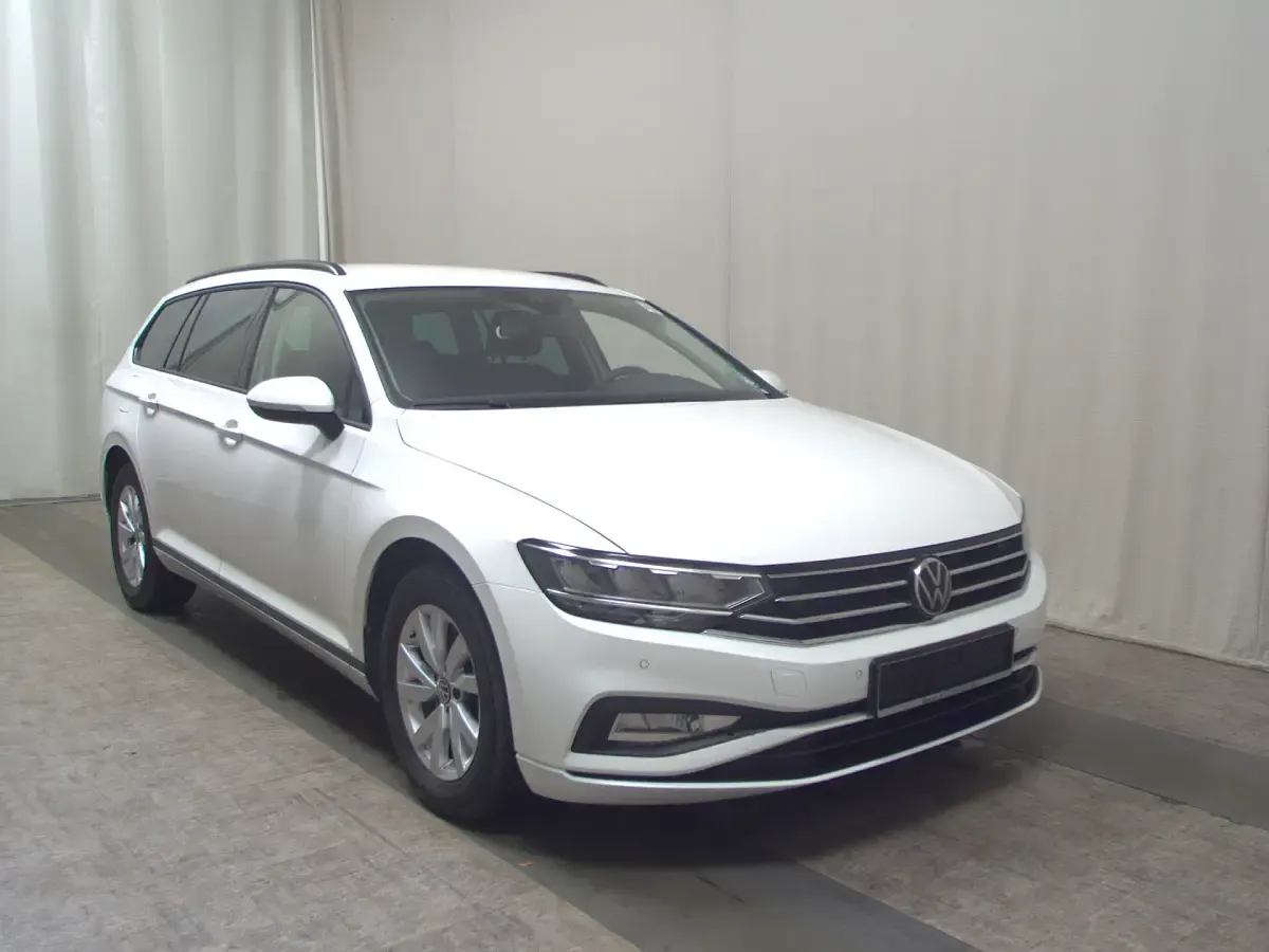 Gebraucht VW Passat 150 PS (110 kW) 2021 Weiss Kombi