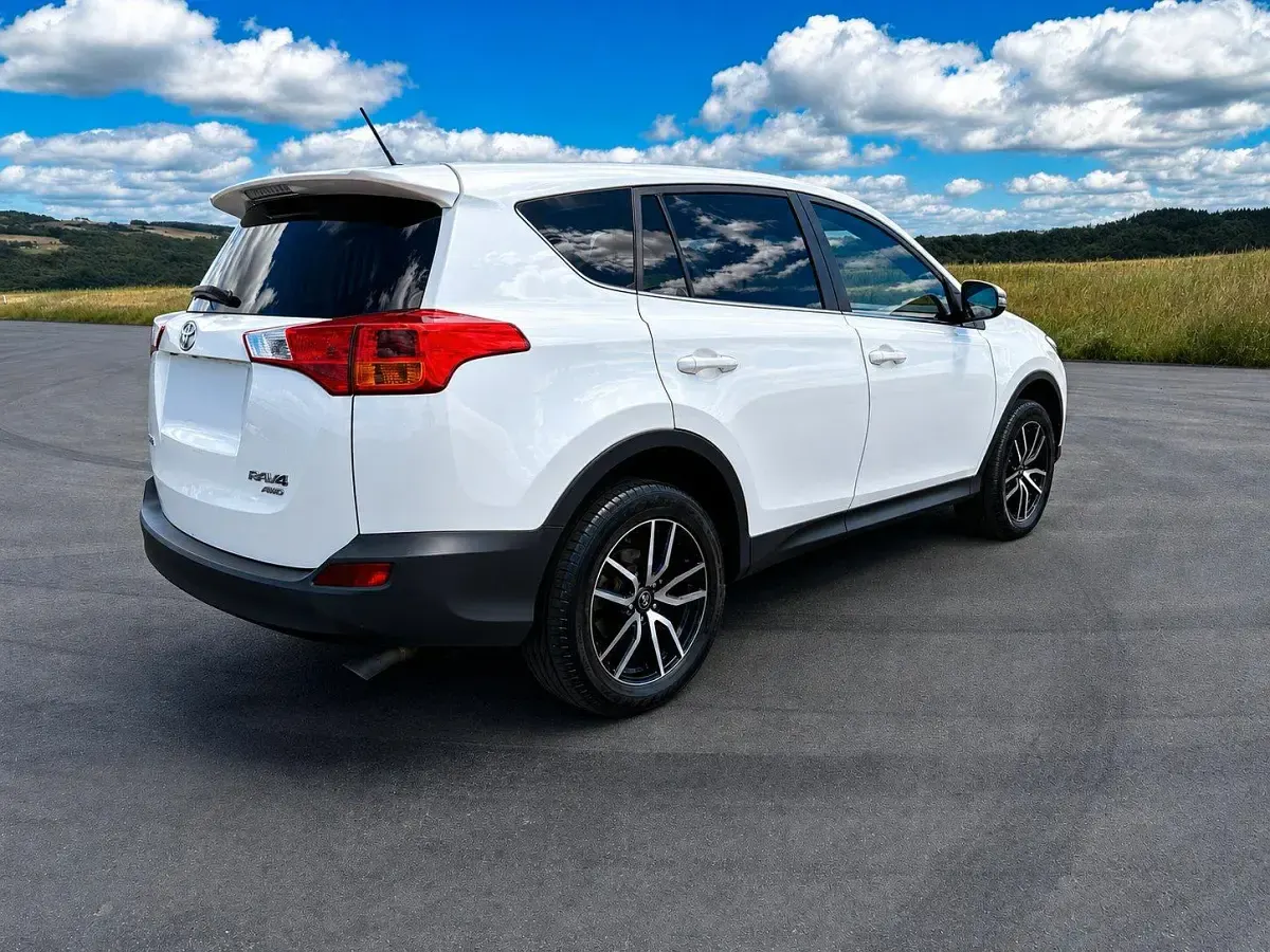 Gebraucht Toyota RAV4 123 PS (90 kW) 2014 Weiß SUV