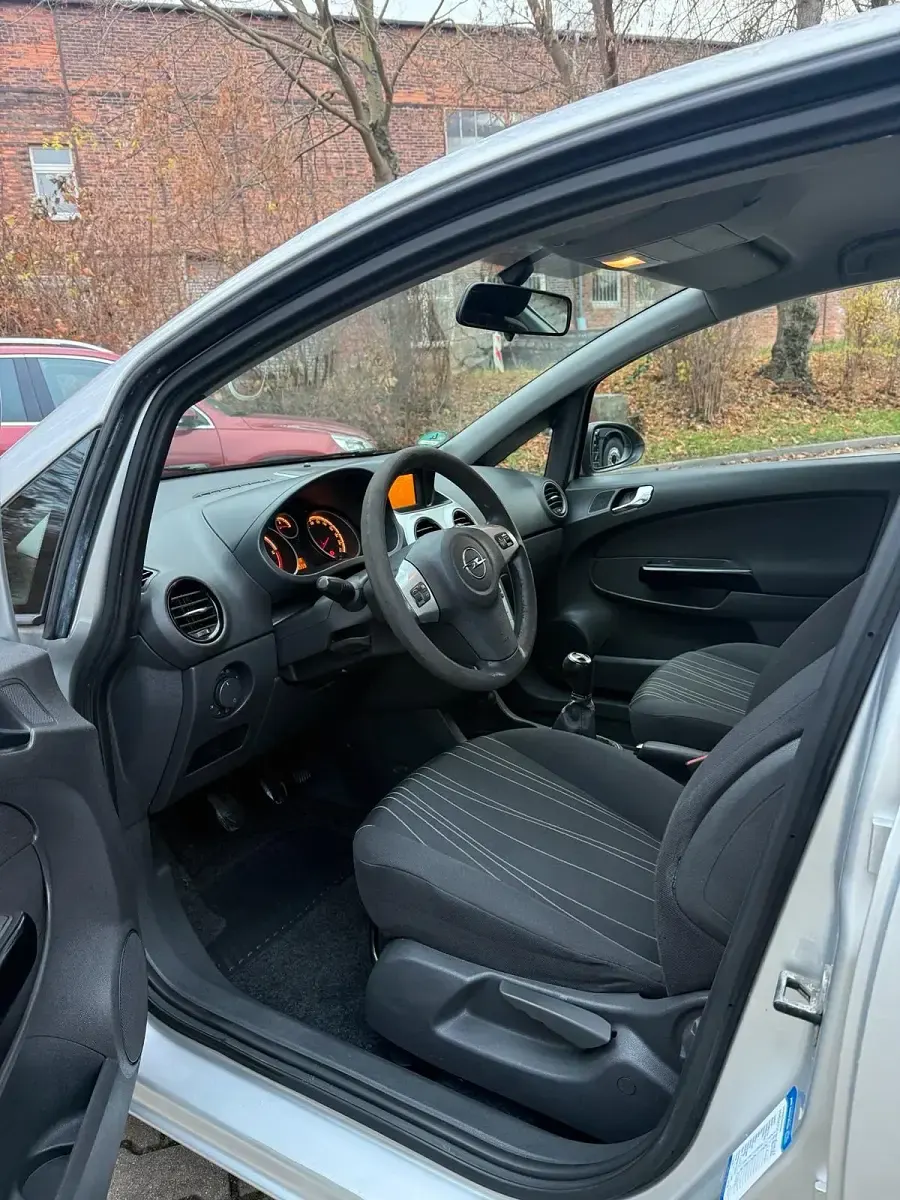 Occasion Opel Corsa Basis 74 ch (54 kW) 2009 Argent Citadine