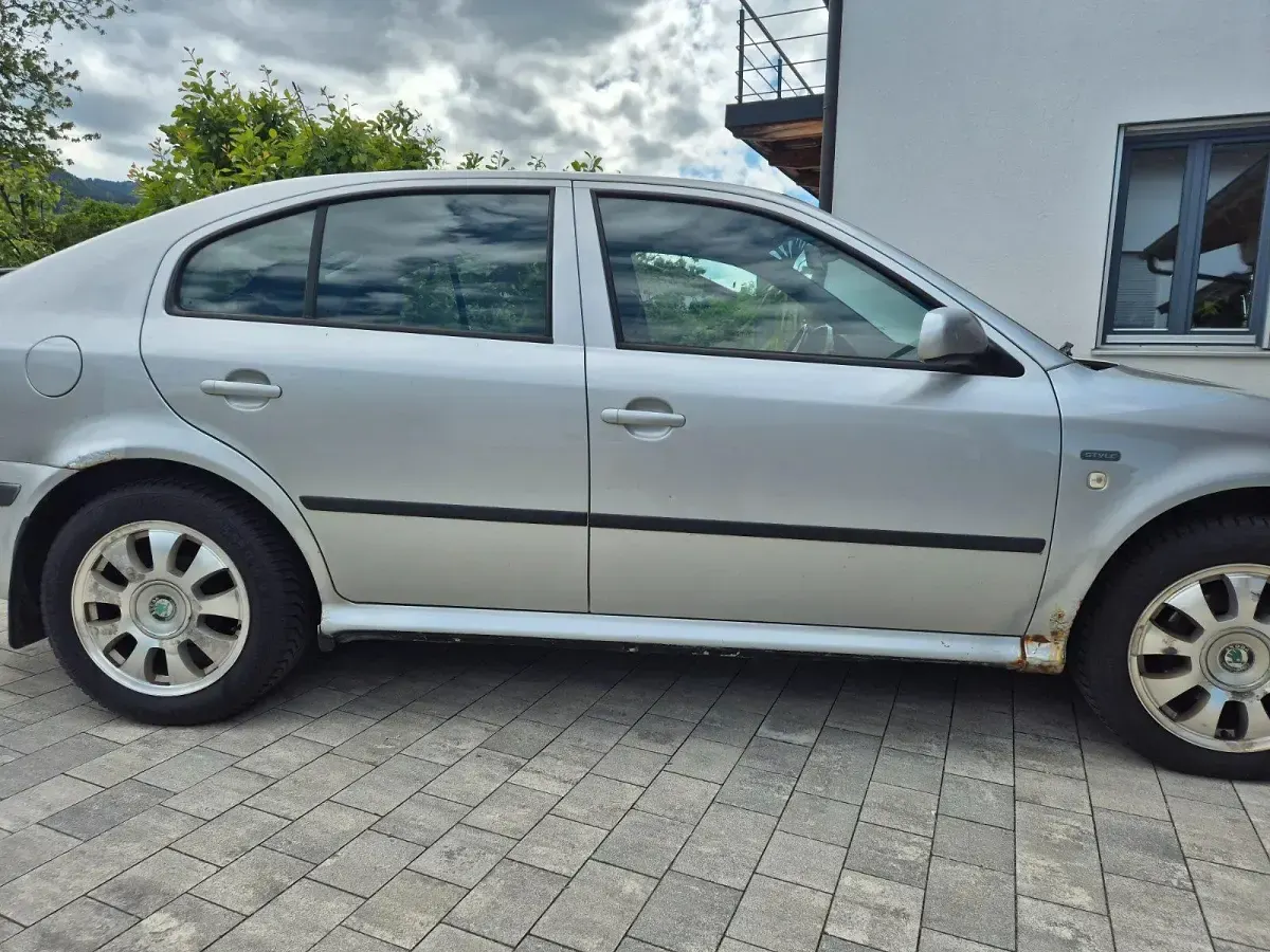 Używany Skoda Octavia Style 116 KM (85 kW) 2004 Srebrny Sedan/Limuzyna
