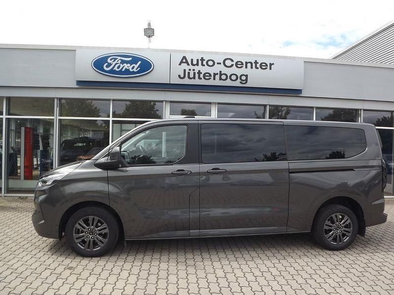 Grau Gebraucht 2024 Ford Tourneo Custom Titanium Van / Kleinbus | 52.890 € - Bild 1/4