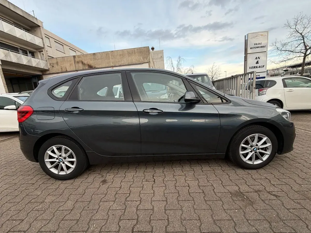 Gebraucht BMW 216 Active Tourer Advantage 116 PS (85 kW) 2018 Grau Van / Kleinbus