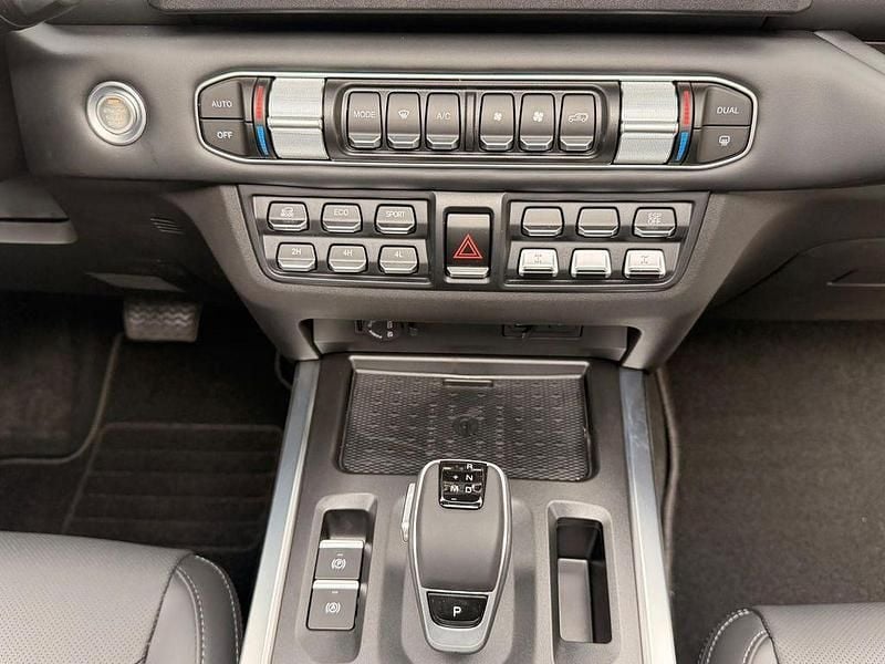 Neu BAW 212 166 PS (122 kW) 2025 Grau SUV