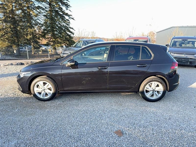 Gebraucht VW Golf VIII Life 110 PS (80 kW) 2023 Deep black perleffekt