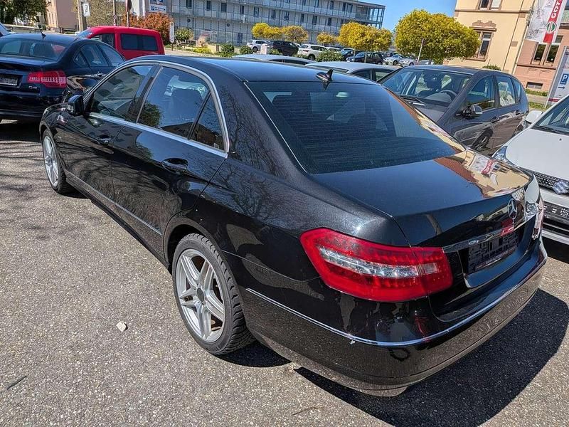 Gebraucht Mercedes E220 170 PS (125 kW) 2009 Obsidianschwarz  metalliclack Limousine