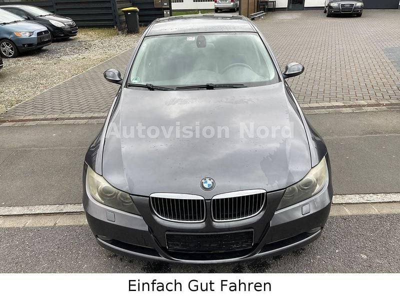 Gebraucht BMW 325 Advantage 218 PS (160 kW) 2007 Grau Limousine