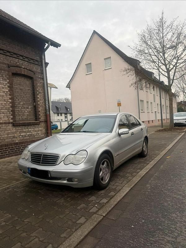 Silber Gebraucht 2002 Mercedes C180 Limousine | 1.800 € - Bild 1/4
