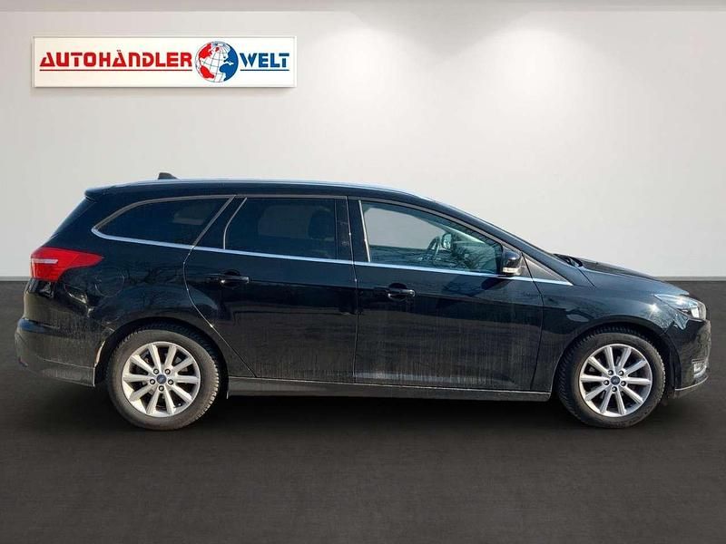 Gebraucht Ford Focus Titanium 125 PS (91 kW) 2017 Schwarz Kombi