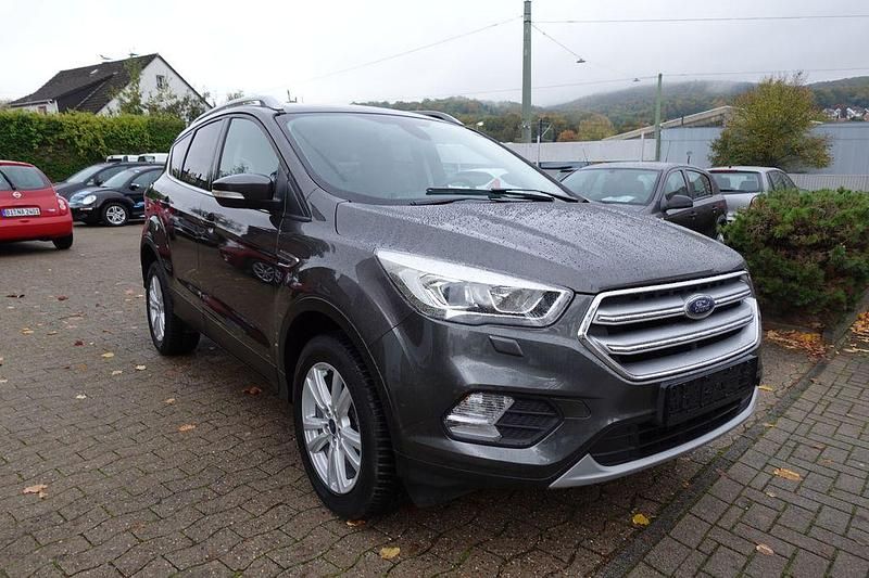 Grau Gebraucht 2018 Ford Kuga Trend SUV | 12.700 € (Fairer Preis) - Bild 1/4