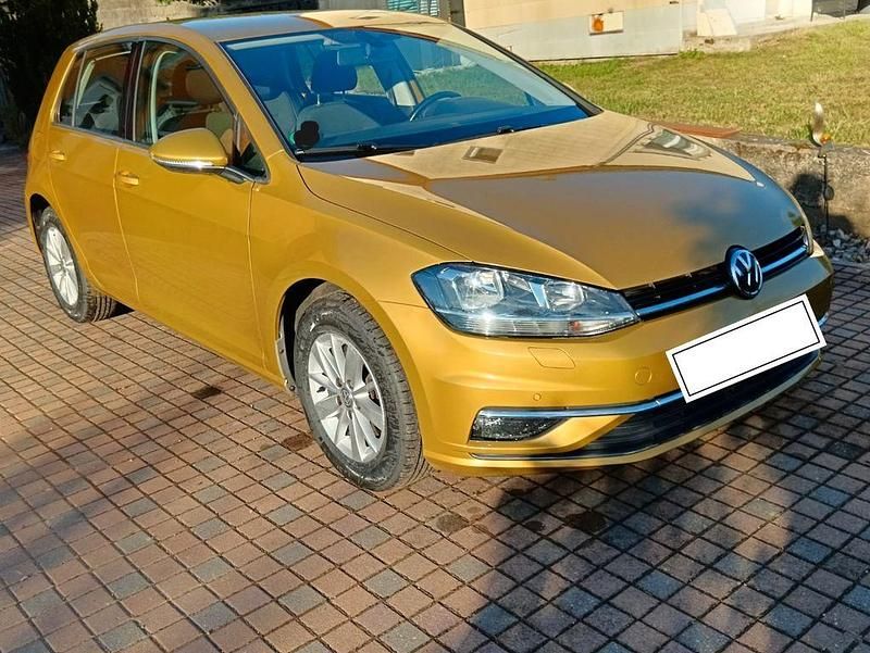 Gold Gebraucht 2018 VW Golf VII Comfortline Limousine | 13.800 € (Guter Preis) - Bild 1/4