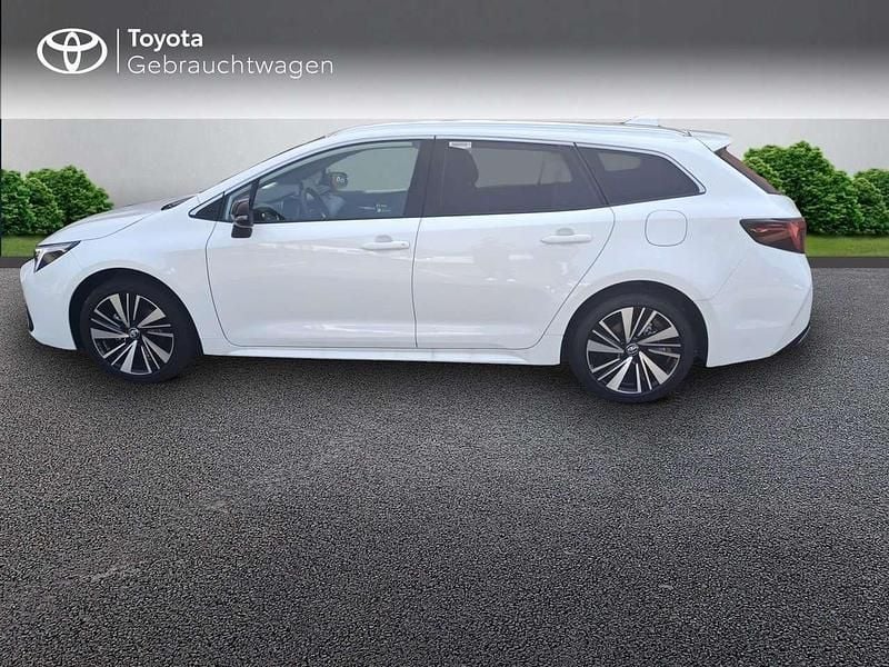 Neu Toyota Corolla Hybrid 140 PS (102 kW) 2025 Weiss Kombi