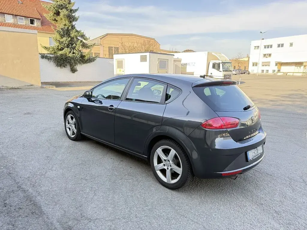 Second-hand Seat Leon 105 CP (77 kW) 2010 Gri Hatchback