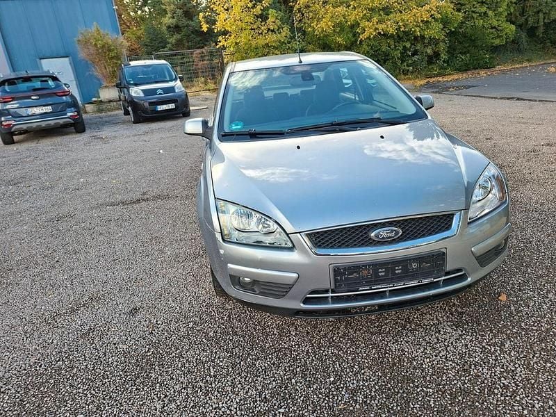 Silber Gebraucht 2005 Ford Focus Ghia Limousine | 2.200 € (Guter Preis) - Bild 1/4