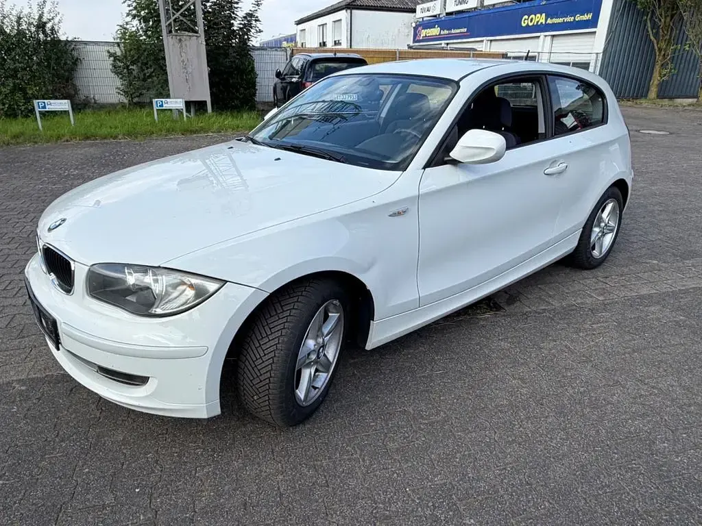 Gebraucht BMW 116 122 PS (89 kW) 2009 Weiß Kleinwagen
