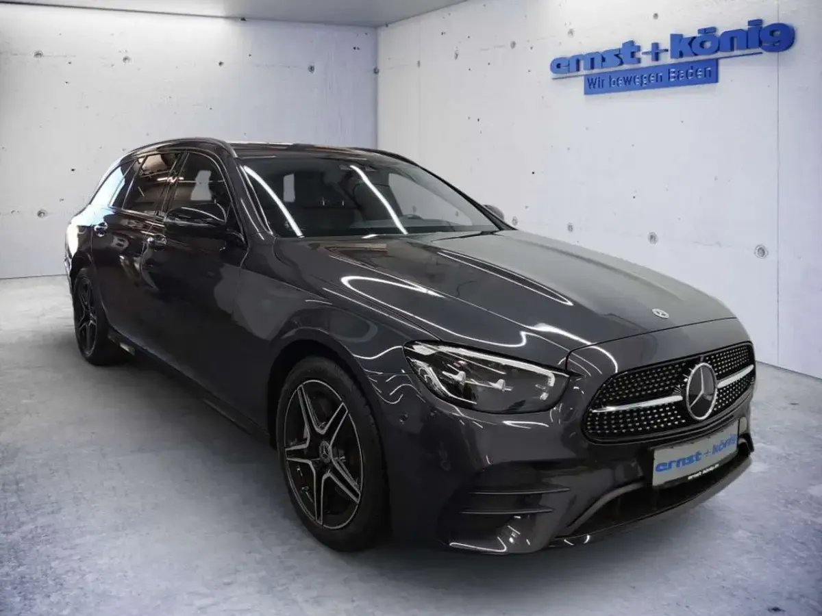 Gebraucht Mercedes E300 AMG line 306 PS (225 kW) 2023 Graphite grey  metallic paint Kombi
