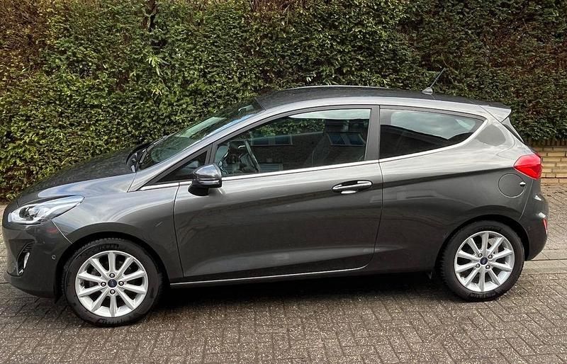 Gebraucht Ford Fiesta Titanium 86 PS (63 kW) 2018 Grau Kleinwagen