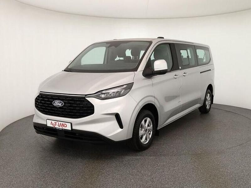 Silber Gebraucht 2025 Ford Tourneo Custom Van / Kleinbus | 45.890 € - Bild 1/4