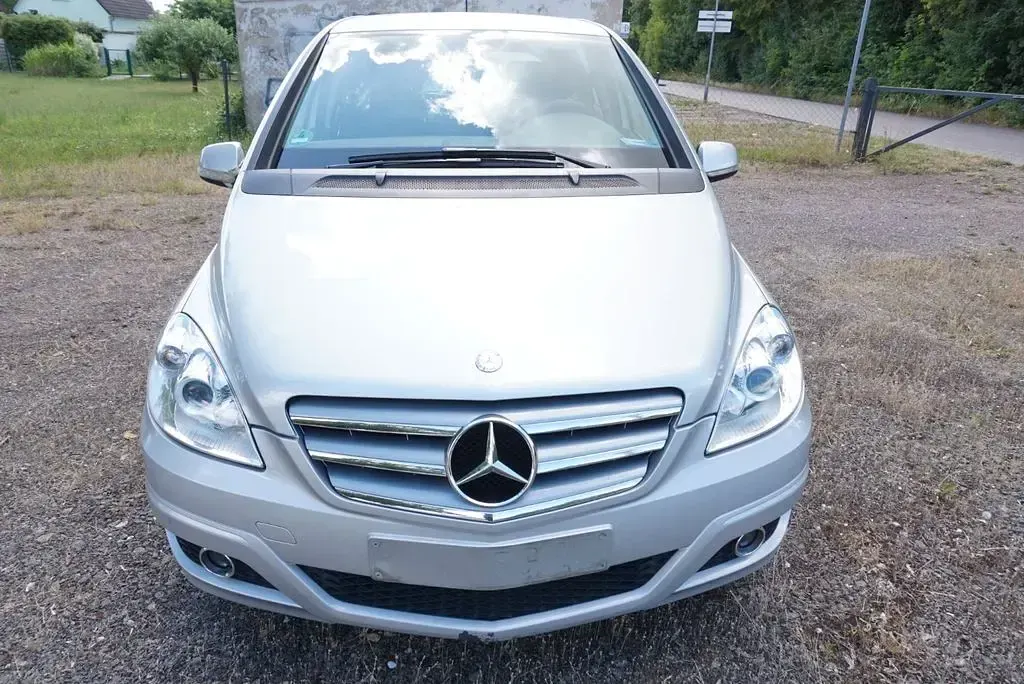 Gebraucht Mercedes B180 116 PS (85 kW) 2009 Silber Van / Kleinbus