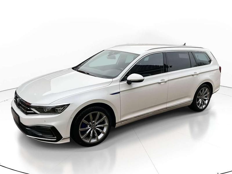 Gebraucht VW Passat GTE 156 PS (114 kW) 2020 Oryxweiß perlmutteffekt Kombi