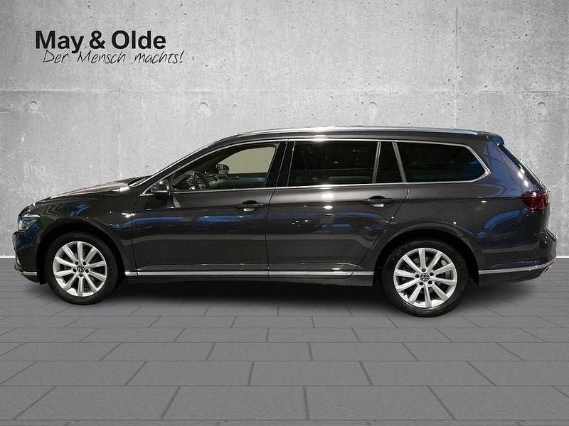 Gebraucht VW Passat Elegance 150 PS (110 kW) 2024 Grau Kombi