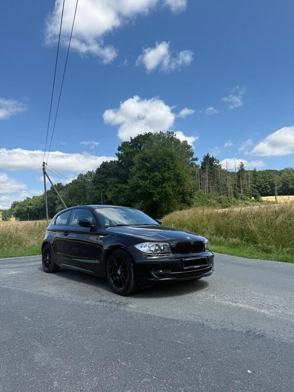 Schwarz Gebraucht 2010 BMW 116 Kleinwagen | 2.390 € (Superpreis) - Bild 1/4