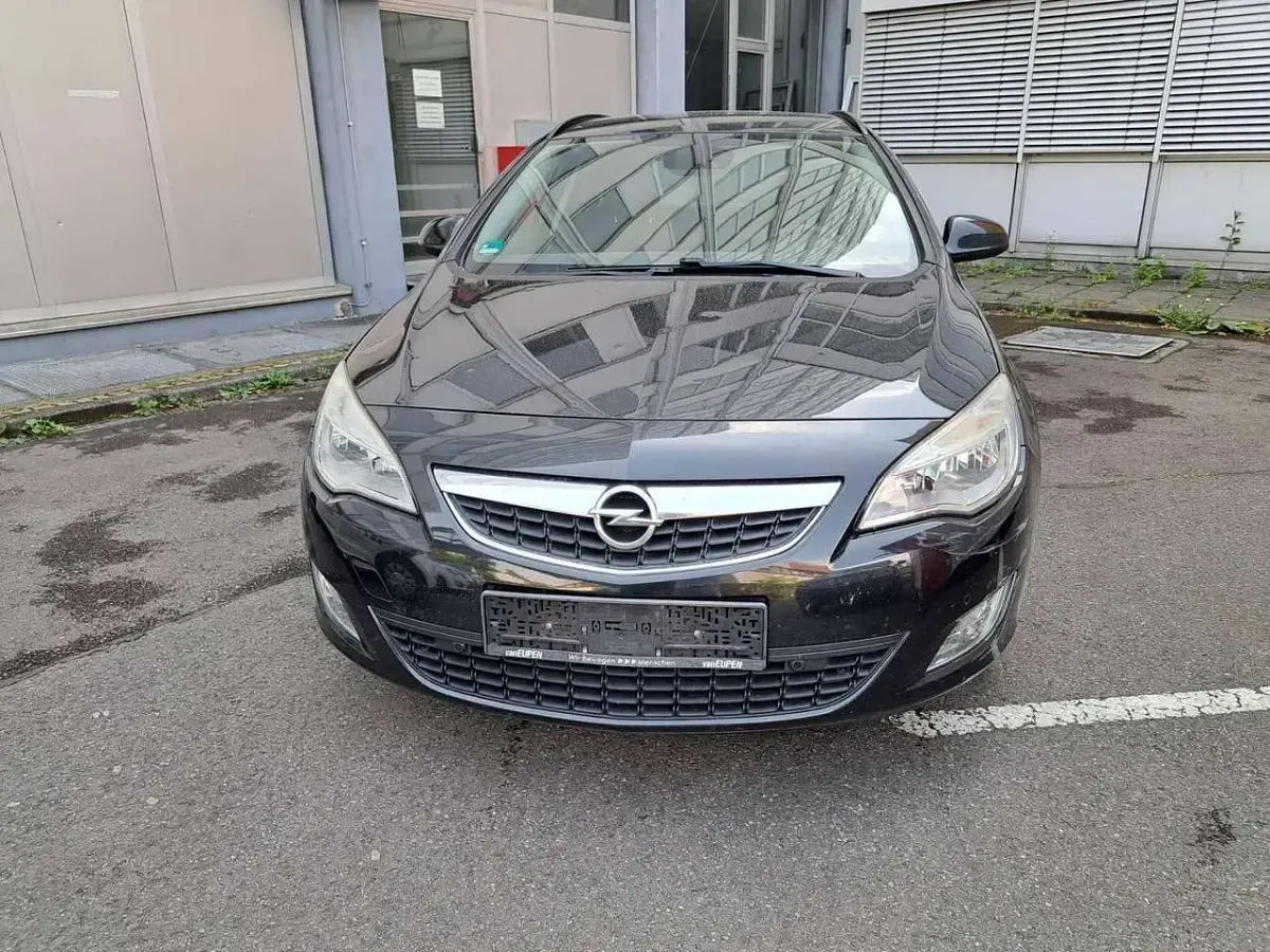 Gebraucht Opel Astra 140 PS (102 kW) 2012 Karbonschw graphitschw midnigh Kombi