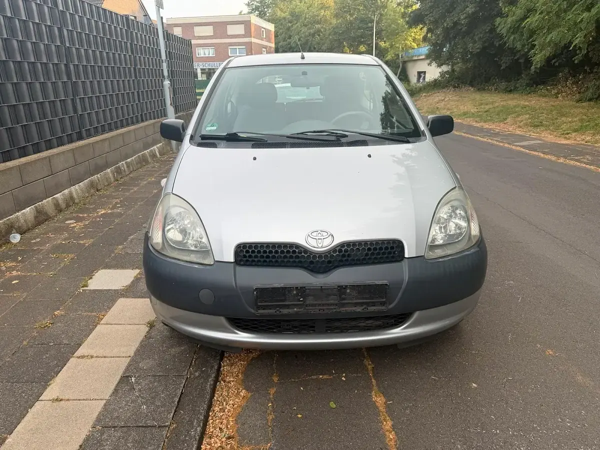 Gebraucht Toyota Yaris Eco 68 PS (50 kW) 2000 Silber Kleinwagen
