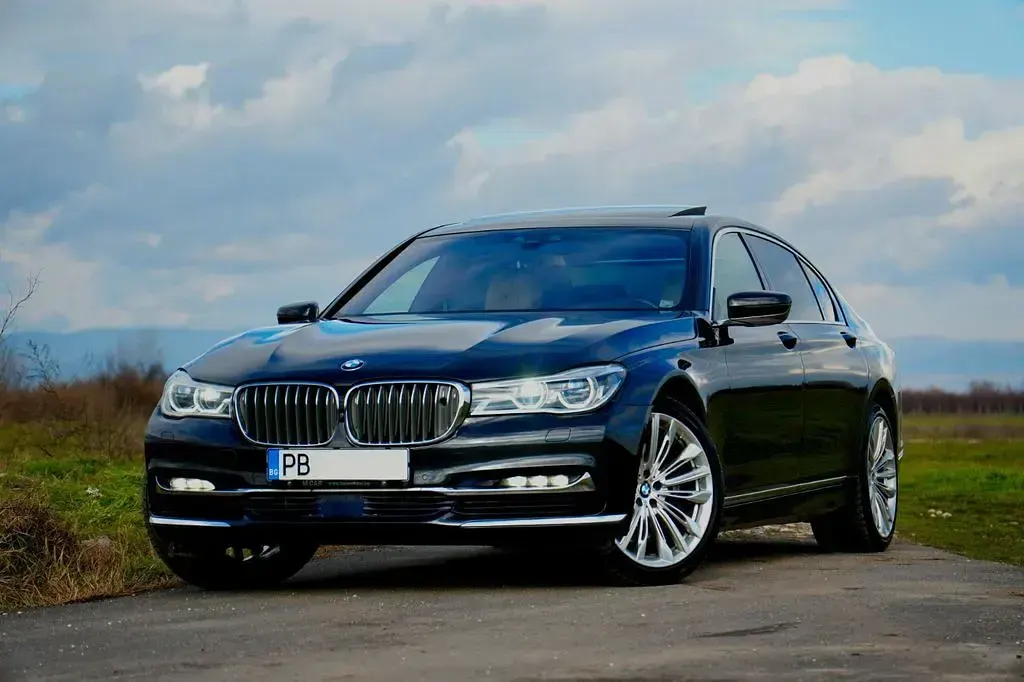 Gebraucht BMW 750L 449 PS (330 kW) 2016 Grau Limousine