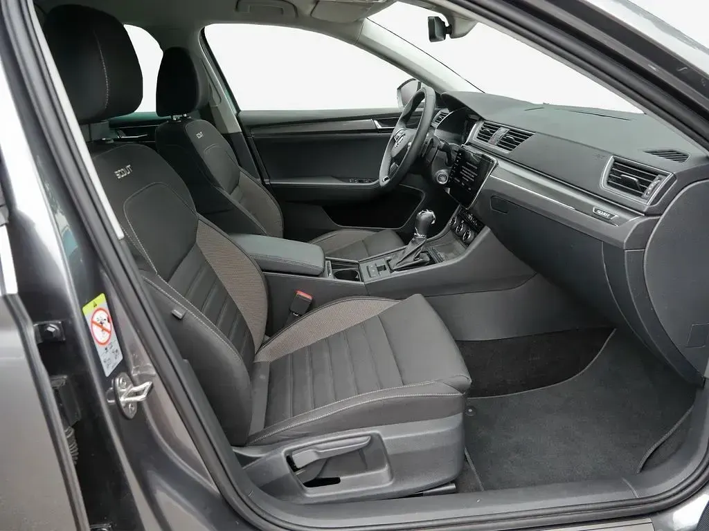 Gebraucht Skoda Superb 200 PS (147 kW) 2022 Graphitegrau metallic Kombi