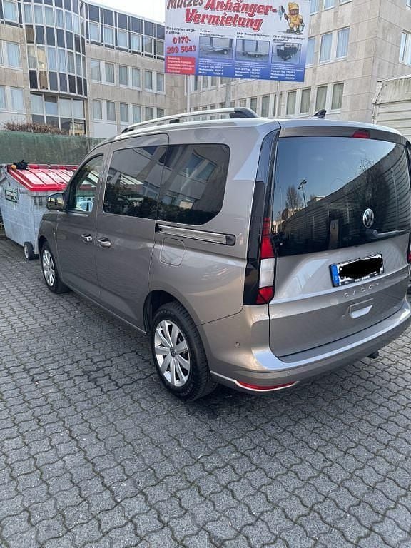 Gebraucht VW Caddy Life 122 PS (89 kW) 2023 Silber Van / Kleinbus