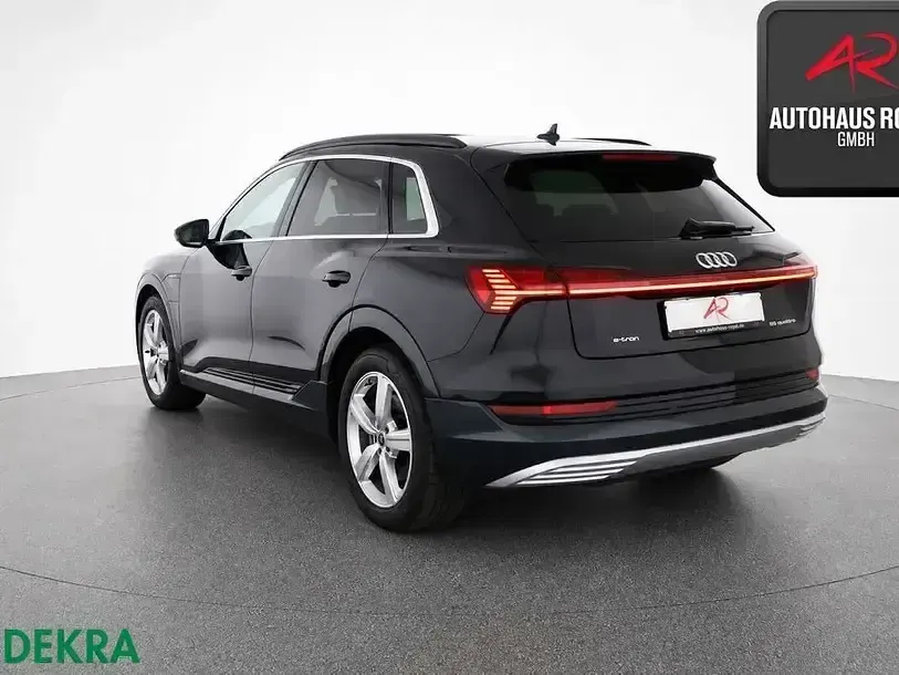 Gebraucht Audi e-tron S-Line 300 kW (408 PS) 2023 Schwarz SUV